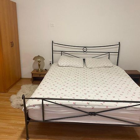 Appartamento Adela Zara Esterno foto